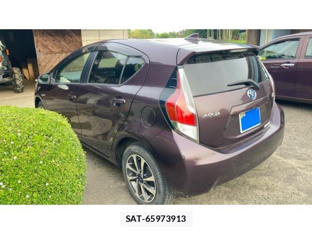 Toyota AQUA 2015-08 7452912-10