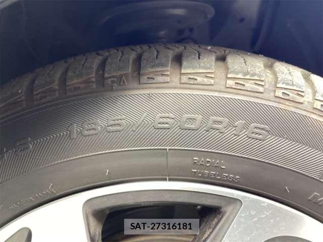 Toyota AQUA 2017-08 7452851-11