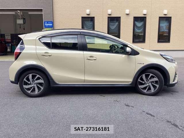 Toyota AQUA 2017-08 7452851-17