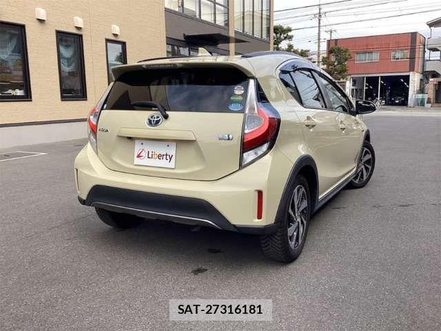 Toyota AQUA 2017-08 7452851-4
