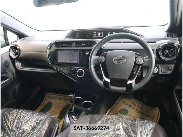 Toyota AQUA 2020-03 7452845-1