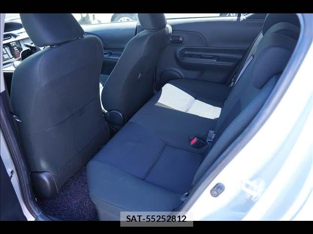Toyota AQUA 2017-02 7452891-10