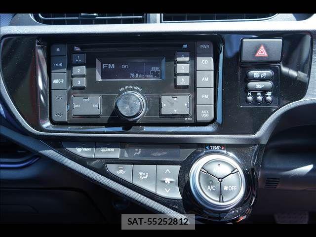 Toyota AQUA 2017-02 7452891-12