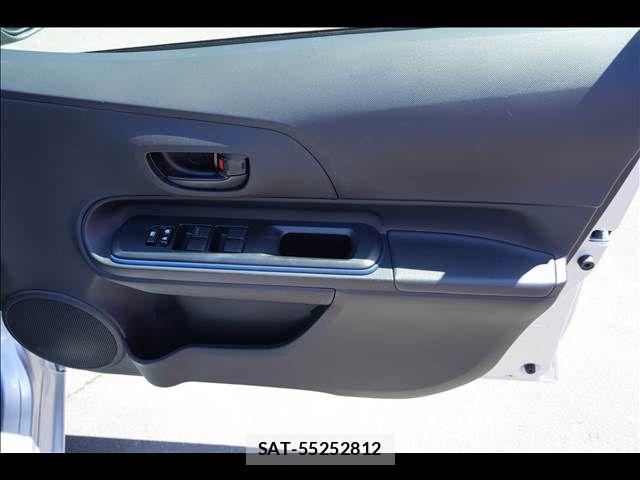 Toyota AQUA 2017-02 7452891-13
