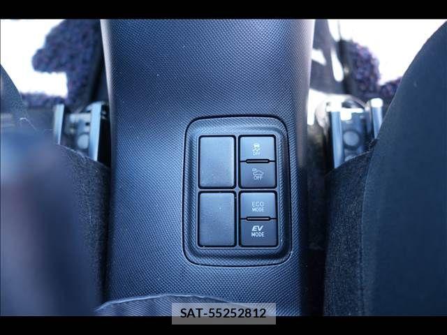 Toyota AQUA 2017-02 7452891-15