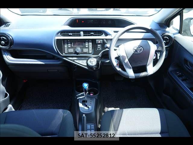 Toyota AQUA 2017-02 7452891-1