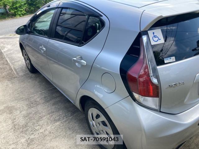 Toyota AQUA 2016-03 7452906-10