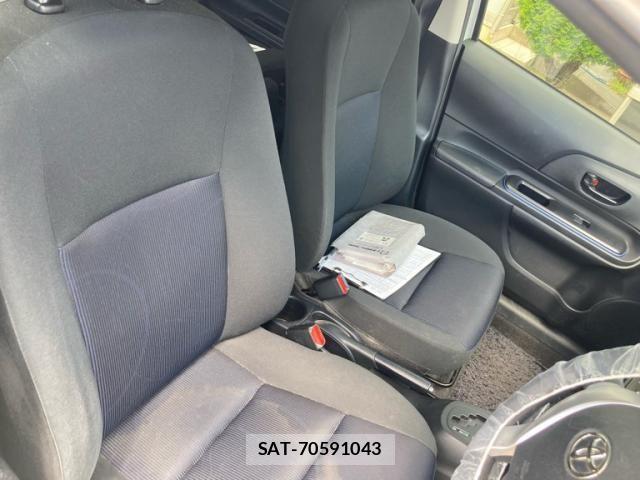 Toyota AQUA 2016-03 7452906-18