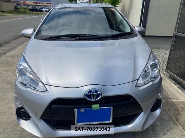 Toyota AQUA 2016-03 7452906-1