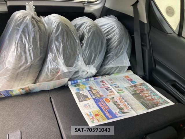 Toyota AQUA 2016-03 7452906-19