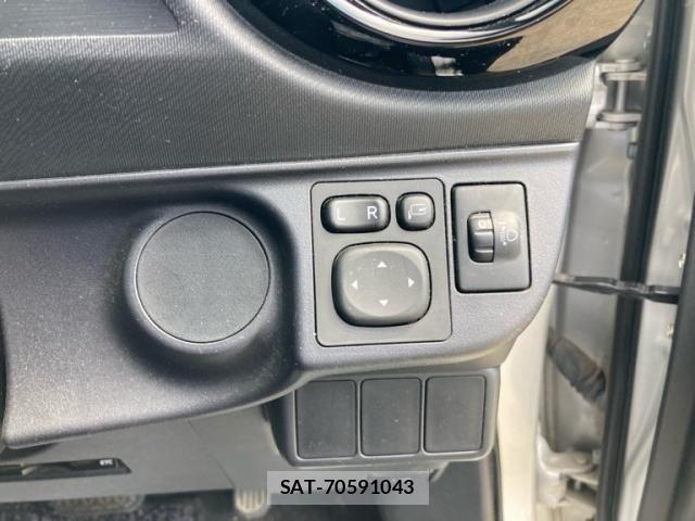 Toyota AQUA 2016-03 7452906-20