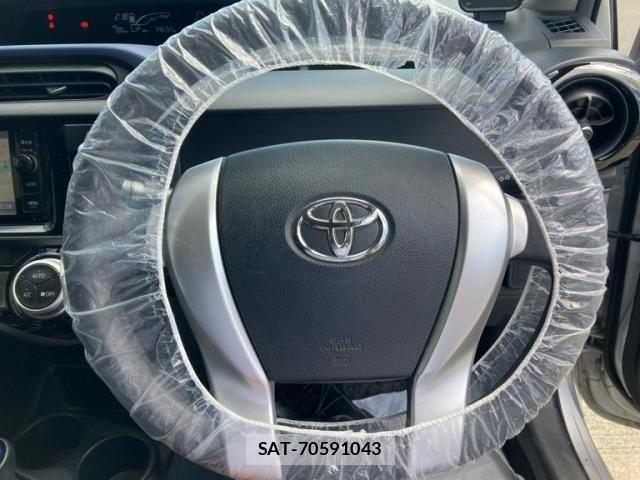 Toyota AQUA 2016-03 7452906-23