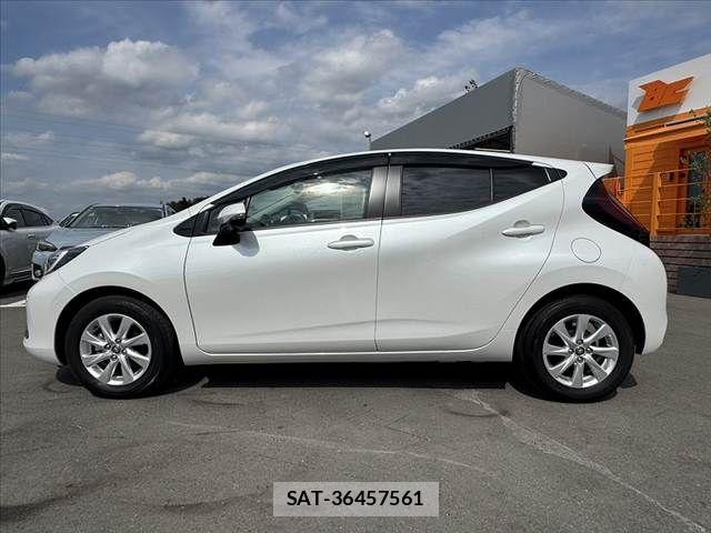 Toyota AQUA 2025-06 7452829-10