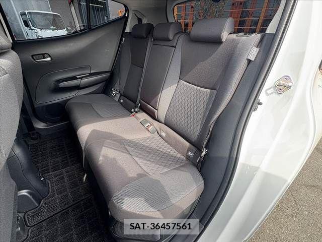 Toyota AQUA 2025-06 7452829-17