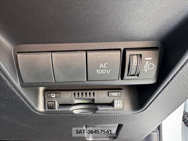 Toyota AQUA 2025-06 7452829-28