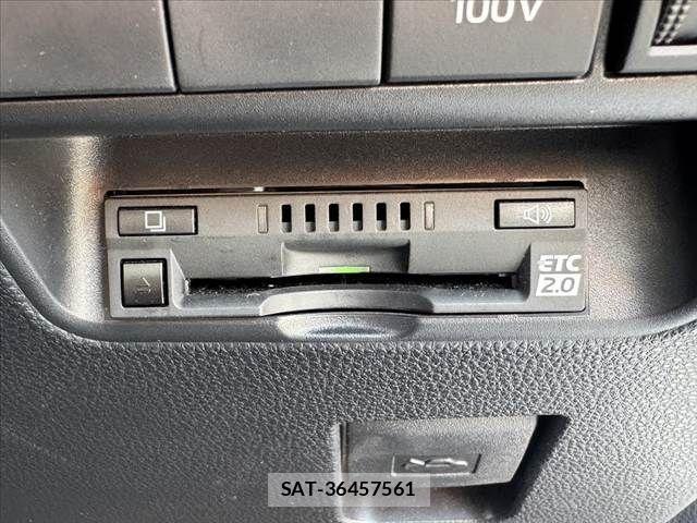 Toyota AQUA 2025-06 7452829-4