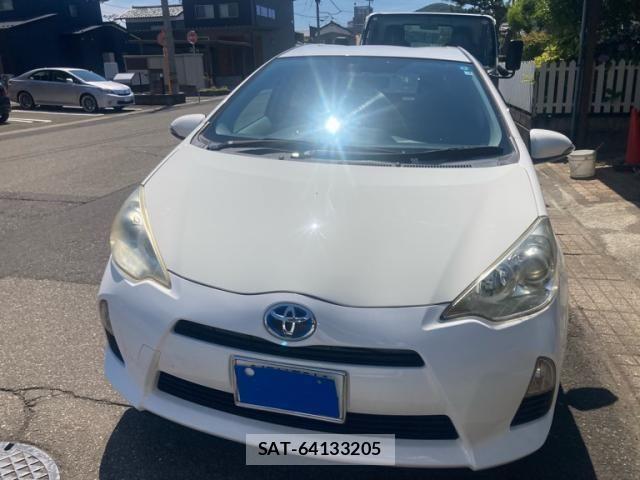 Toyota AQUA 2013-02 7452919-0