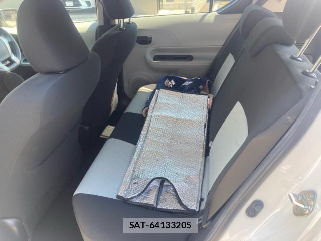 Toyota AQUA 2013-02 7452919-11