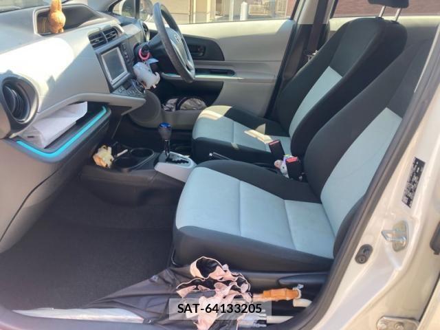 Toyota AQUA 2013-02 7452919-12