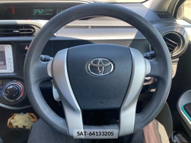 Toyota AQUA 2013-02 7452919-13