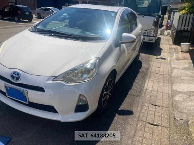 Toyota AQUA 2013-02 7452919-1