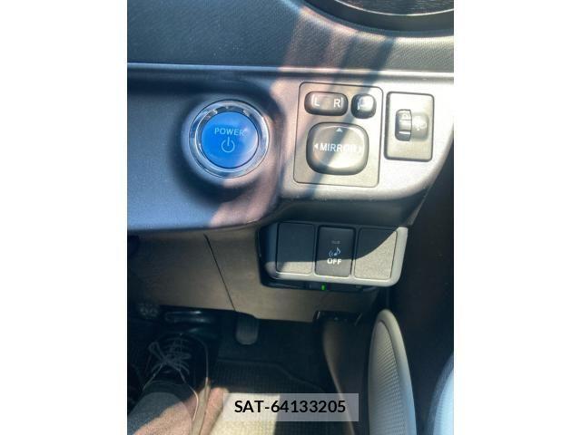 Toyota AQUA 2013-02 7452919-20