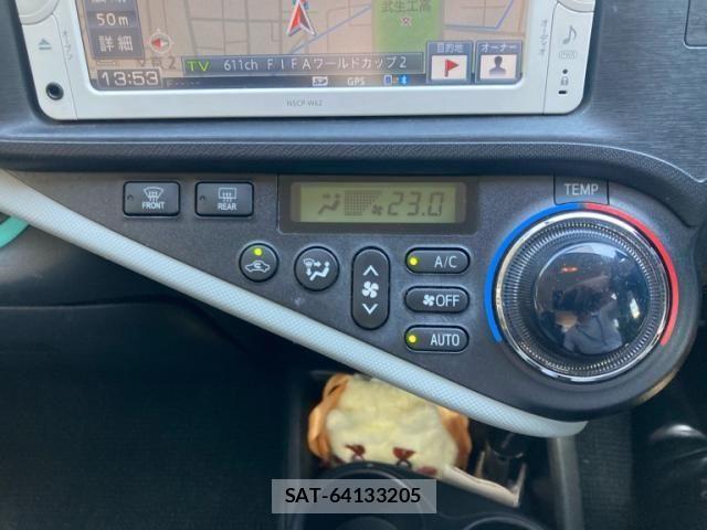 Toyota AQUA 2013-02 7452919-22