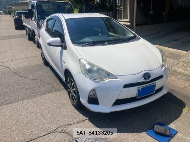 Toyota AQUA 2013-02 7452919-2