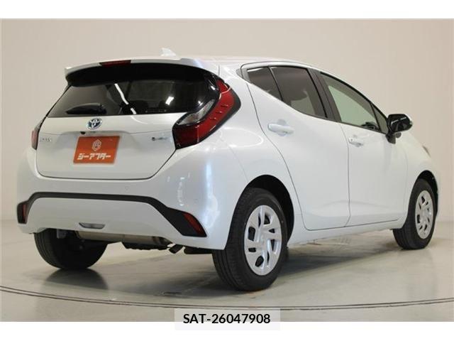 Toyota AQUA 2025-03 7452834-11