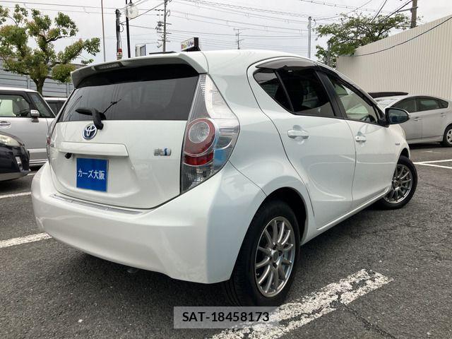 Toyota AQUA 2012-11 7452910-3