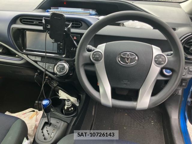Toyota AQUA 2016-04 7452925-17