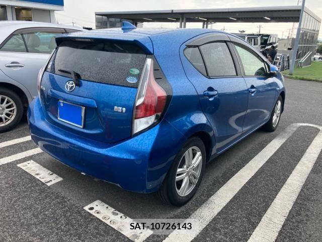 Toyota AQUA 2016-04 7452925-8