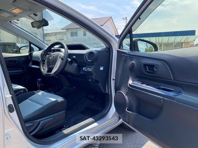 Toyota AQUA 2014-07 7452915-12