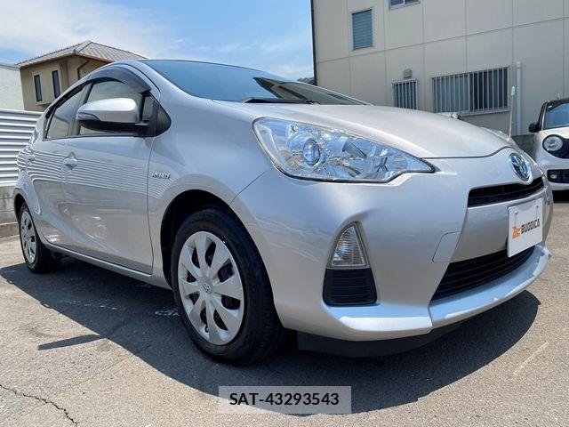 Toyota AQUA 2014-07 7452915-1