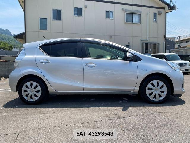 Toyota AQUA 2014-07 7452915-5