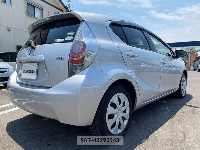 Toyota AQUA 2014-07 7452915-6