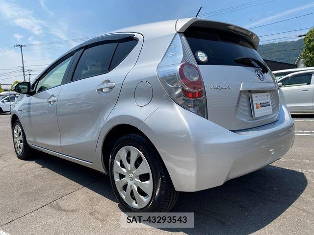Toyota AQUA 2014-07 7452915-8
