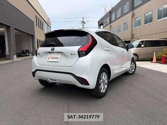 Toyota AQUA 2025-04 7452823-4