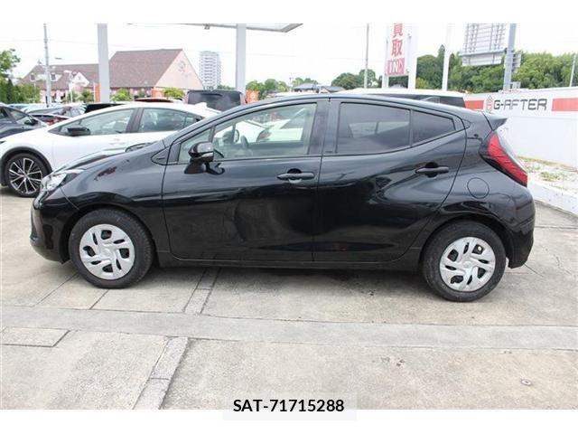 Toyota AQUA 2022-11 7452844-9