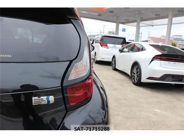 Toyota AQUA 2022-11 7452844-21