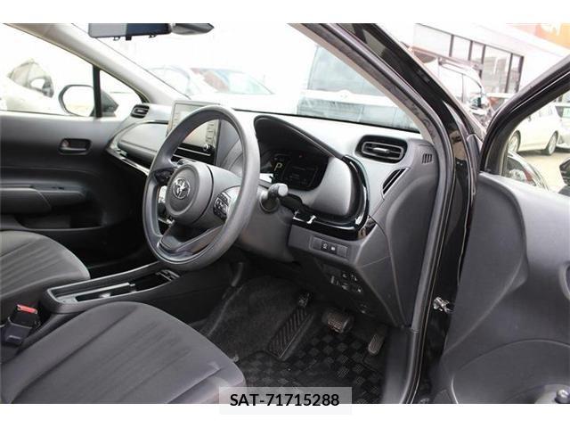 Toyota AQUA 2022-11 7452844-29