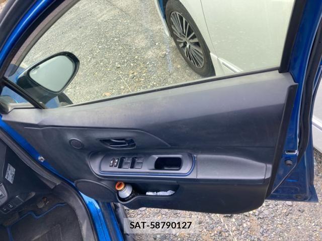 Toyota AQUA 2015-06 7452923-13