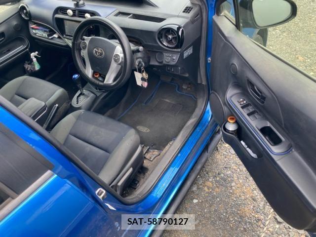 Toyota AQUA 2015-06 7452923-14