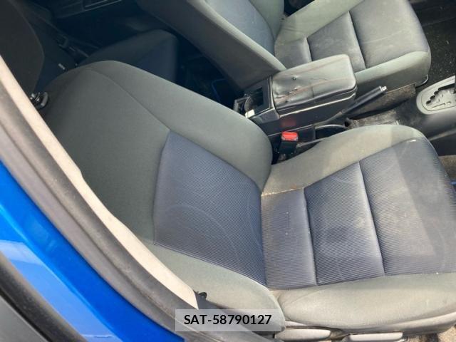 Toyota AQUA 2015-06 7452923-15