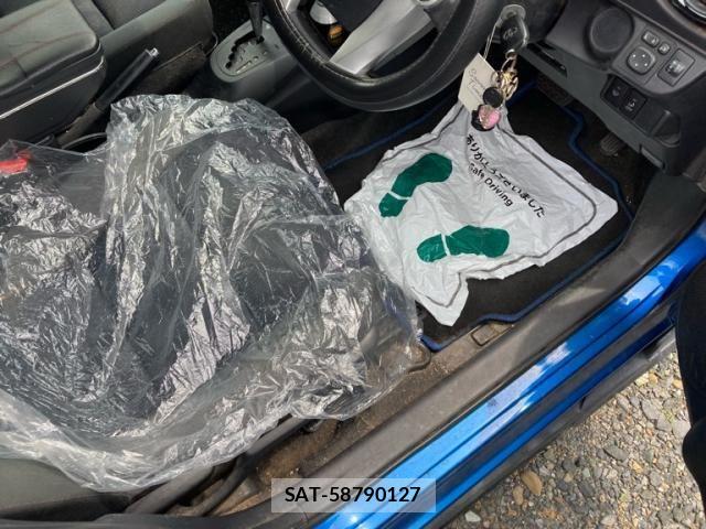 Toyota AQUA 2015-06 7452923-19