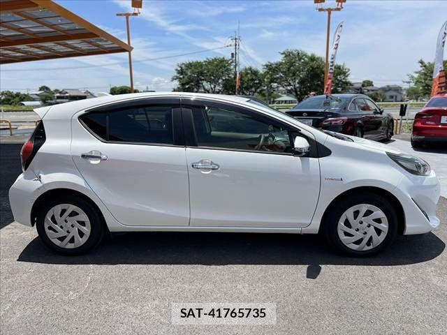 Toyota AQUA 2018-04 7452875-11