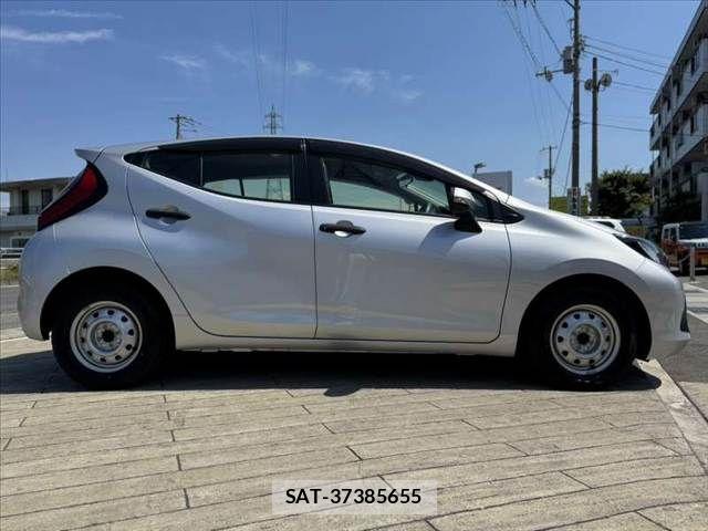 Toyota AQUA 2023-04 7452861-11