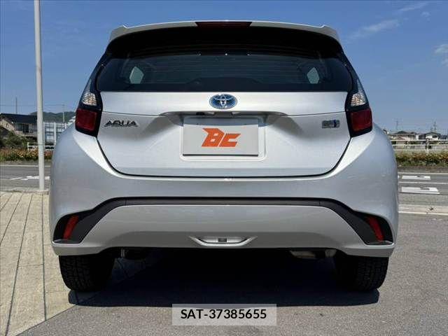 Toyota AQUA 2023-04 7452861-13