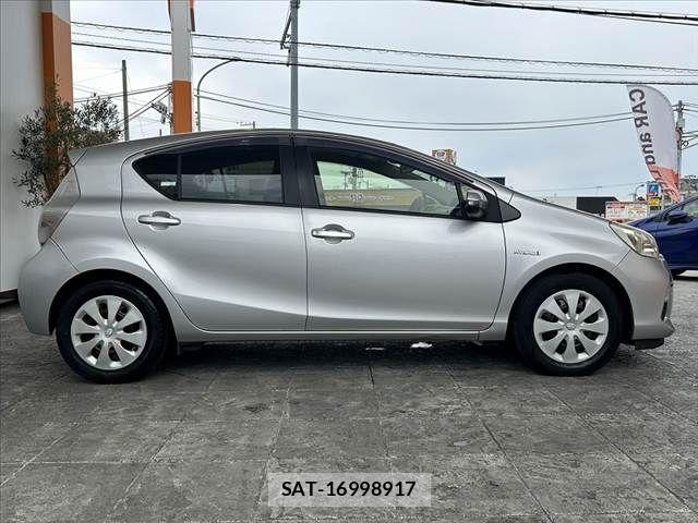 Toyota AQUA 2013-07 7452913-10