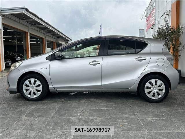 Toyota AQUA 2013-07 7452913-11
